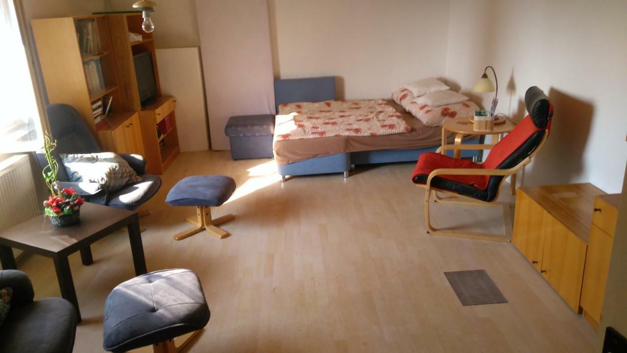 U Babicky A Jeji Psi Smecky Guest House Veselicko Bagian luar foto